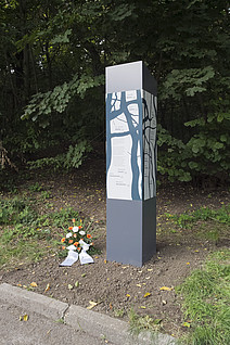 Gedenkstele in der Dölauer Heide Foto: CWG Halle