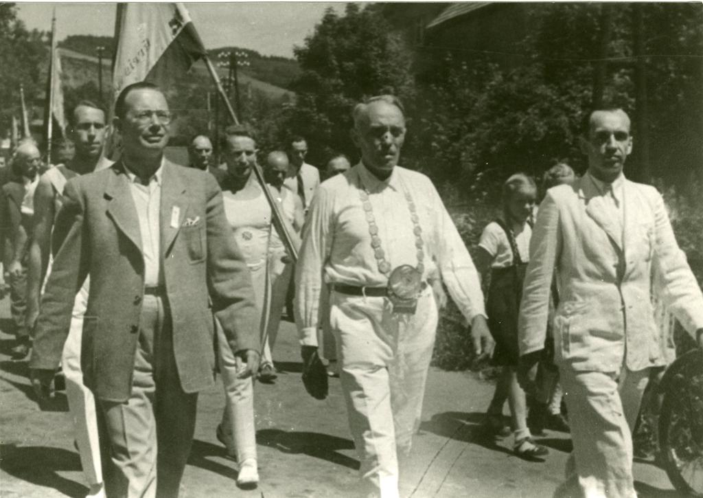Fotografie Gauturn- und Sportfest, Ründeroth, 2. und 3. Juli 1949:  Quelle: Heimat- und Verschönerungsverein Ründeroth, Engelskirchen