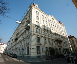 Ansicht des Gebäudes heute (jedoch noch ohne Gedenktafel), Ecke Loquaiplatz und Königsegggasse (Bild: Alexander Wallner)